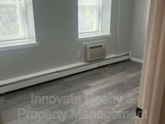 5th image of 29 E Logan Ave APT 11