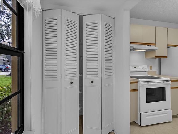 3rd image of 44 Plantation Dr APT 101