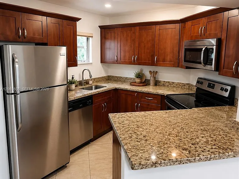 8363 Lake Dr #301 — Photo 3