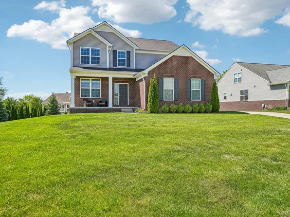 58261 Missaukee Ln, New Hudson, MI 48165
