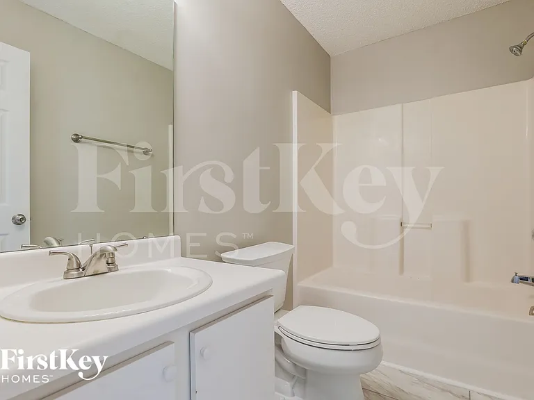4952 Silverdene St — Photo 14