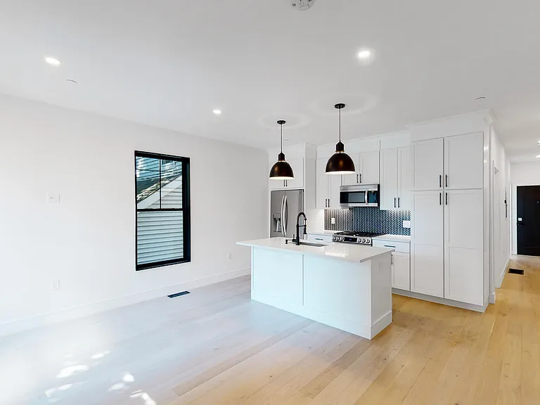 21 Buttonwood St #19 — Photo 5