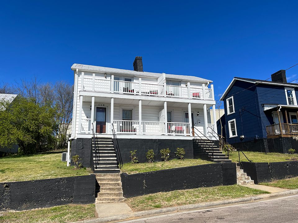 Fully furnished utilizes wifi included. Short term lease available