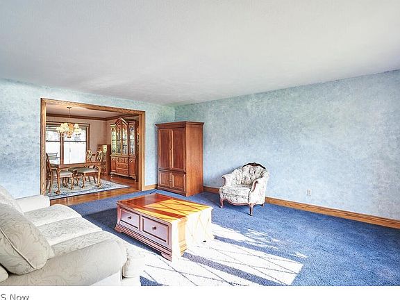 4th image of 270 Hollythorn Dr