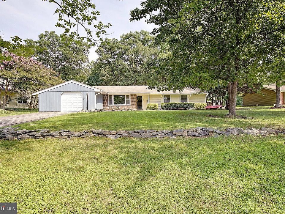 1st image of 2761 Pinewood Dr