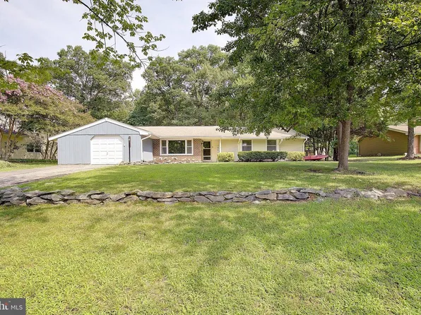2761 Pinewood Dr, Waldorf, MD 20601