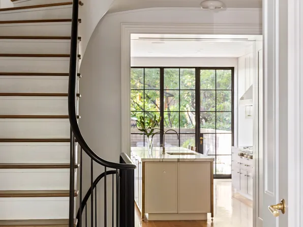 354 West 20th Street image 2 of 25