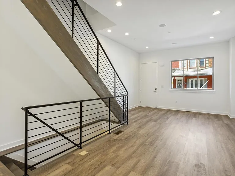 57 N Conestoga St — Photo 3
