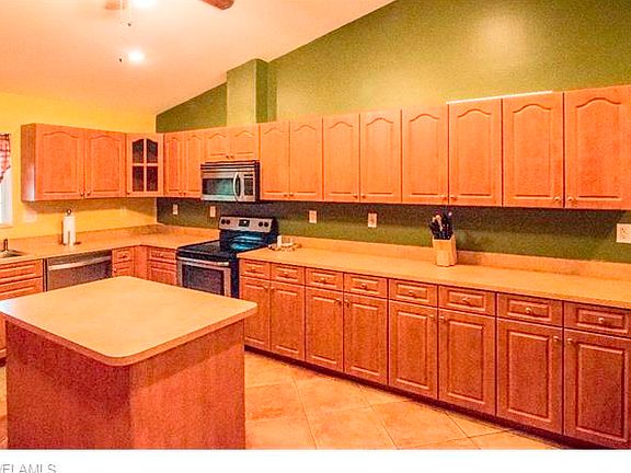 4th image of 16015 Aralia Dr