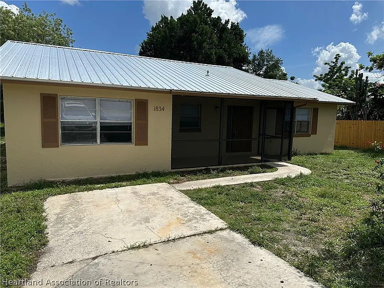 1834 Koy Dr — Photo 3
