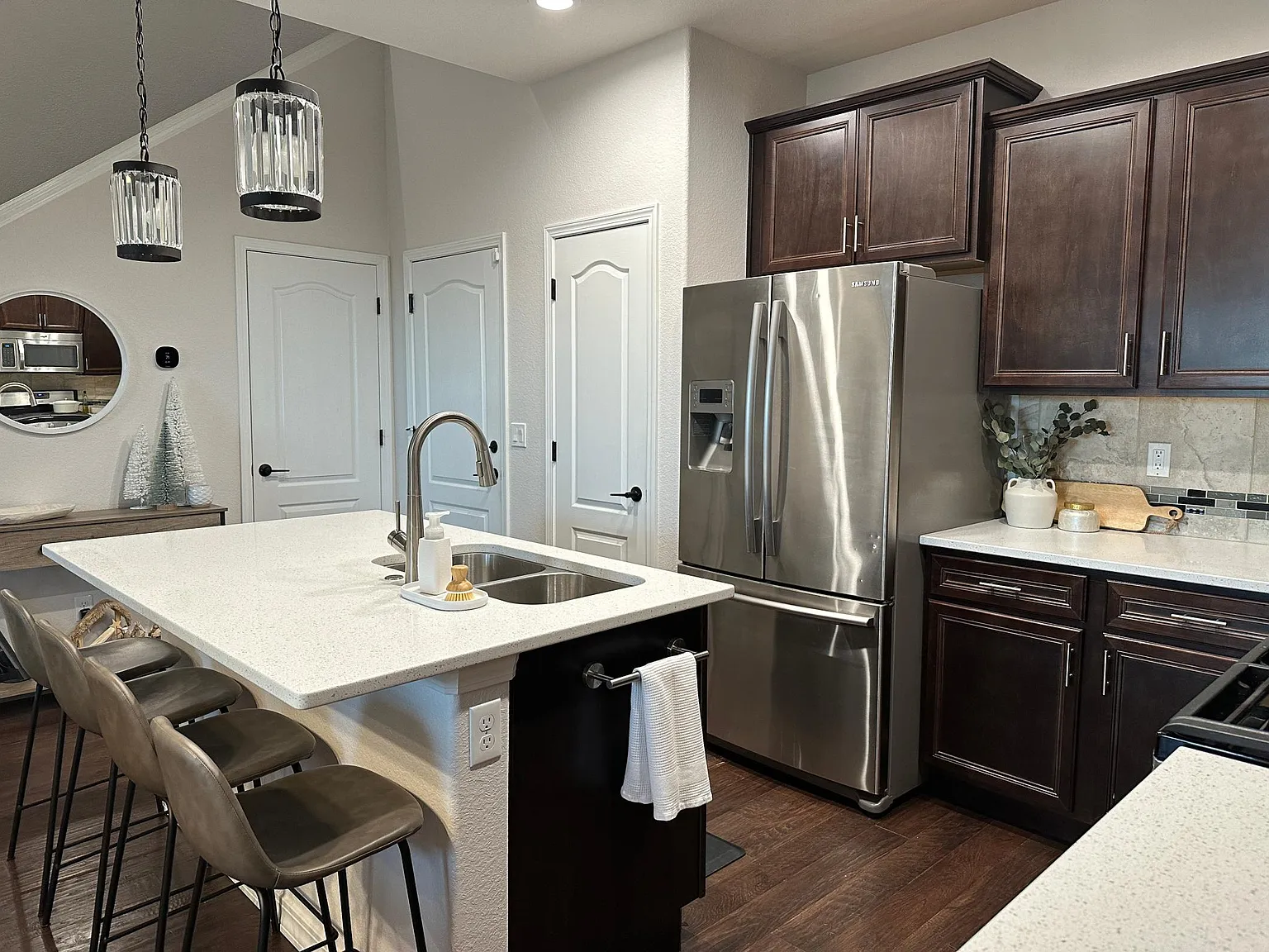 2 bed, 2.5 bath, 1333 sqft, $2,400 — Photo 3