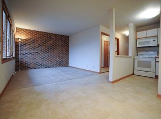 301 Oak St APT 3, Mount Horeb, WI 53572