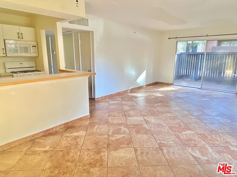 1st image of 18350 Hatteras St APT 119