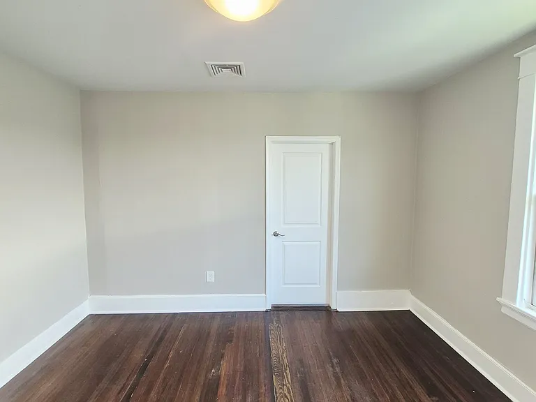 2113 Barton Ave — Photo 36
