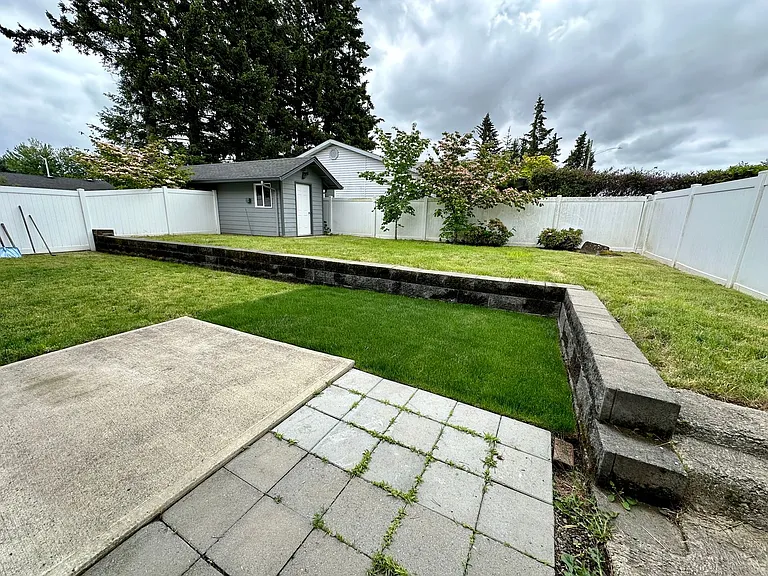 1098 SW Hensley Rd — Photo 20