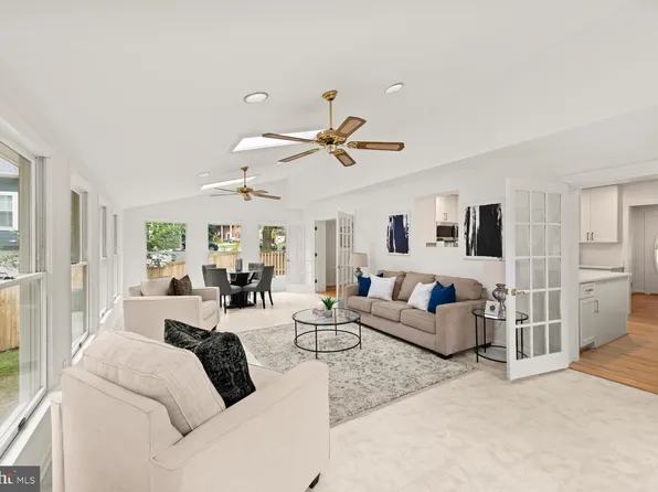 10027 Whitefield St, Fairfax, VA 22032