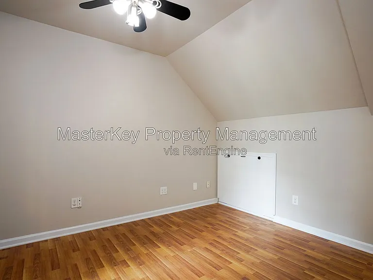 1008 Knighthood Ln — Photo 25