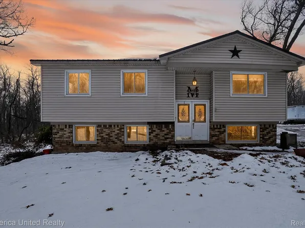 2347 Houser Rd, Holly, MI 48442