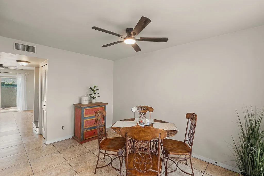 3 bed, 1306 sqft, $2,100 — Photo 3