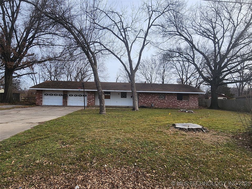1st image of 902 N Ross Ave