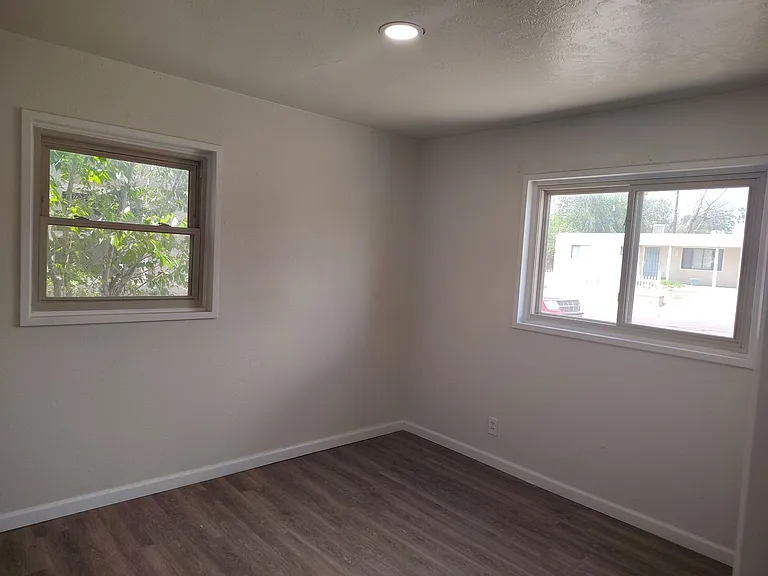 5614 Euclid Ave NE — Photo 5