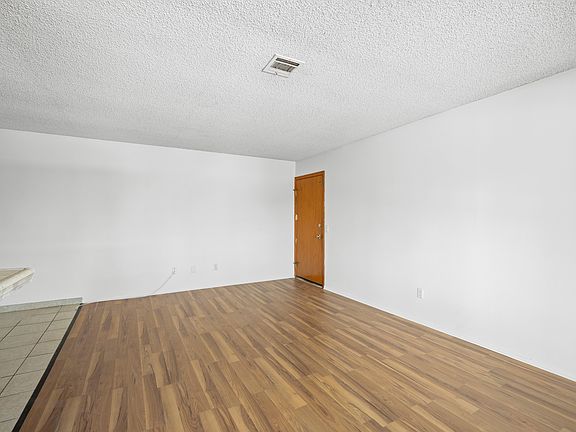 4th image of 16226 Vanowen St APT 201