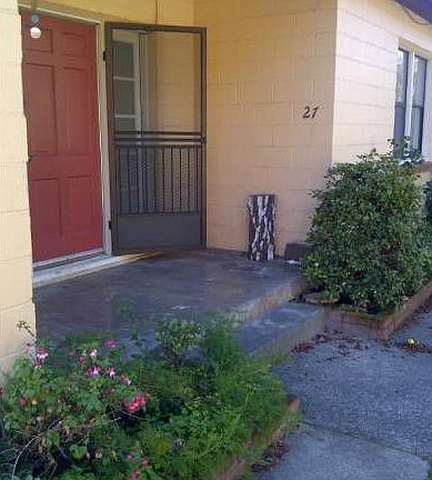 Covered porch/frt dr.