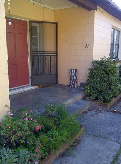 Covered porch/frt dr.