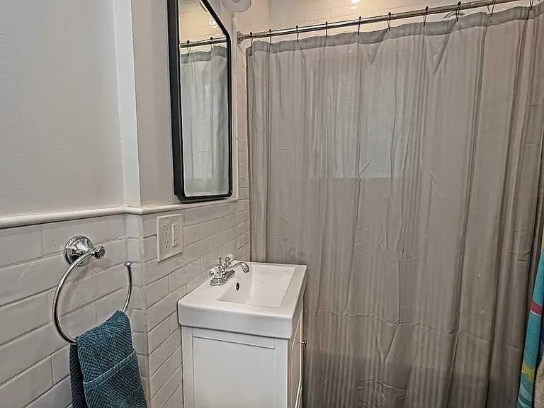 6051 Grafton St — Photo 19