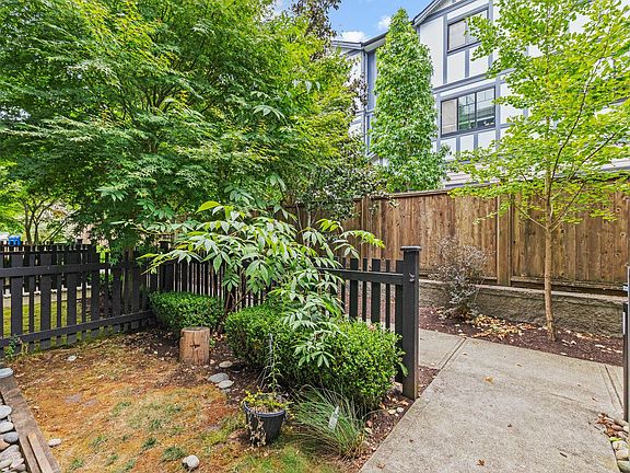 4th image of 16337 23a Ave #33