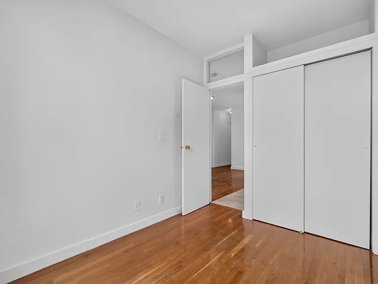 631 E 11th St #24 — Photo 8