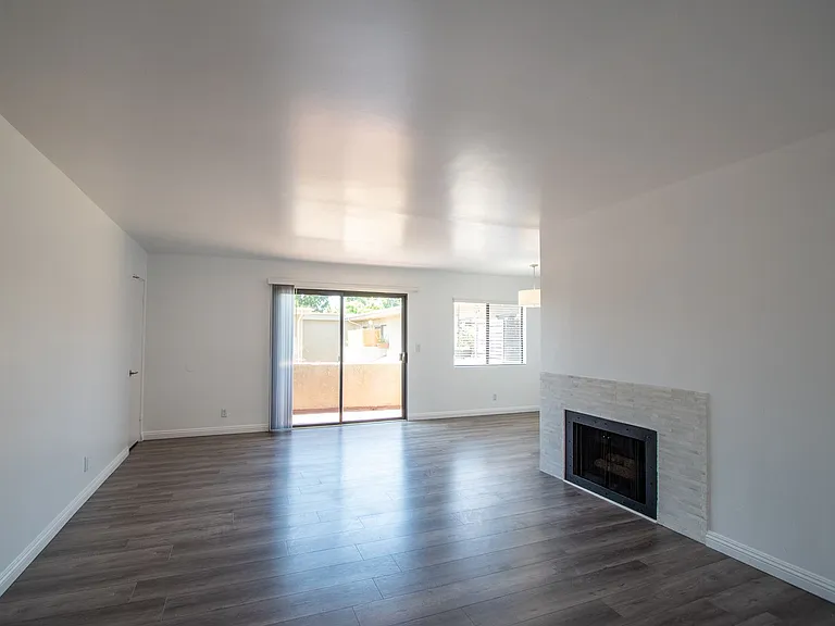 15128-44 Burbank Blvd — Photo 14