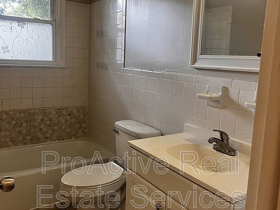 3rd image of 3237 Verdun Ave