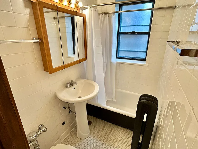 2256 N. Cleveland — Photo 19