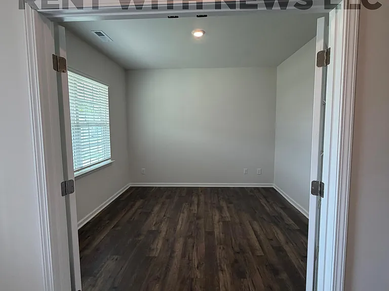 105 Brookberry Ct — Photo 10