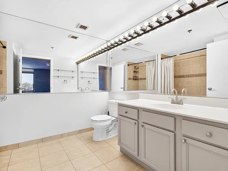 700 1st St #15F — Photo 14