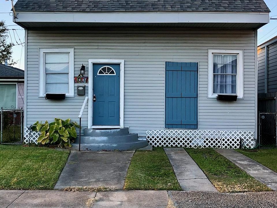front of house with off street parking