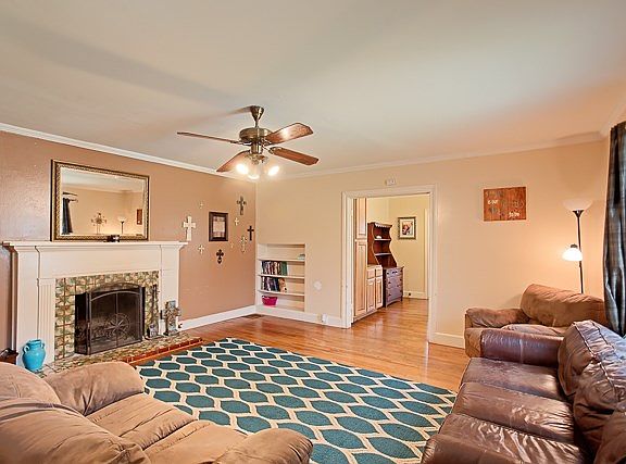 4th image of 916 Tivy St