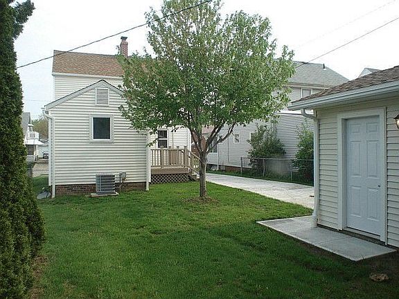 3rd image of 21700 Priday Ave