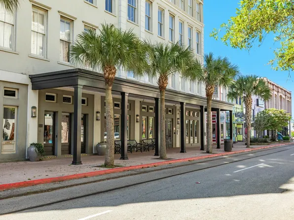 2207 Post Office St APT 422, Galveston, TX 77550