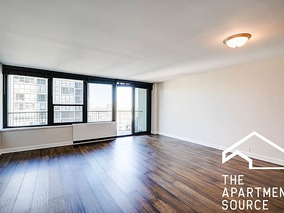 4th image of 1560 Sandburg Ter #1503