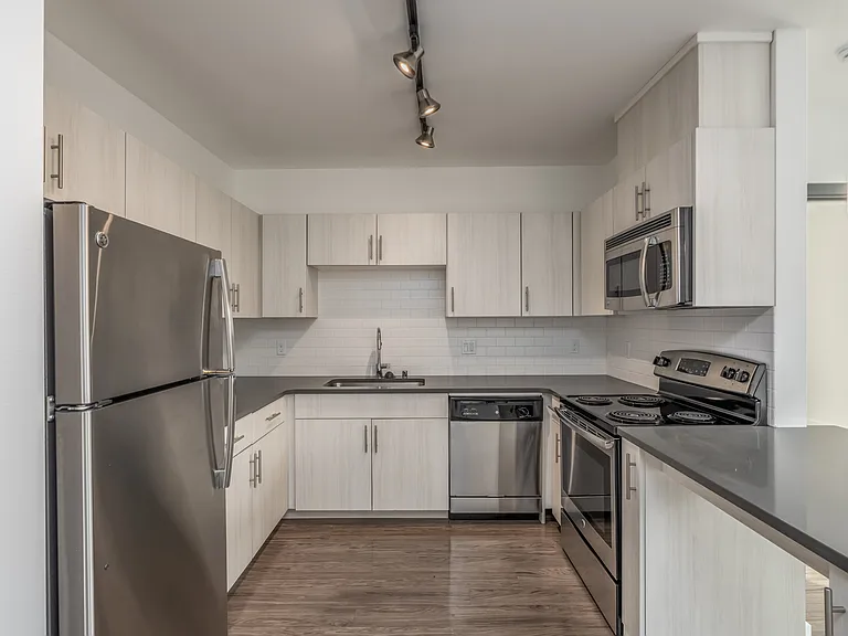 Greenwood Place Apartments — Photo 12