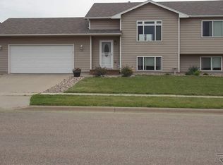 5916 S Kerry Ave, Sioux Falls, SD 57106