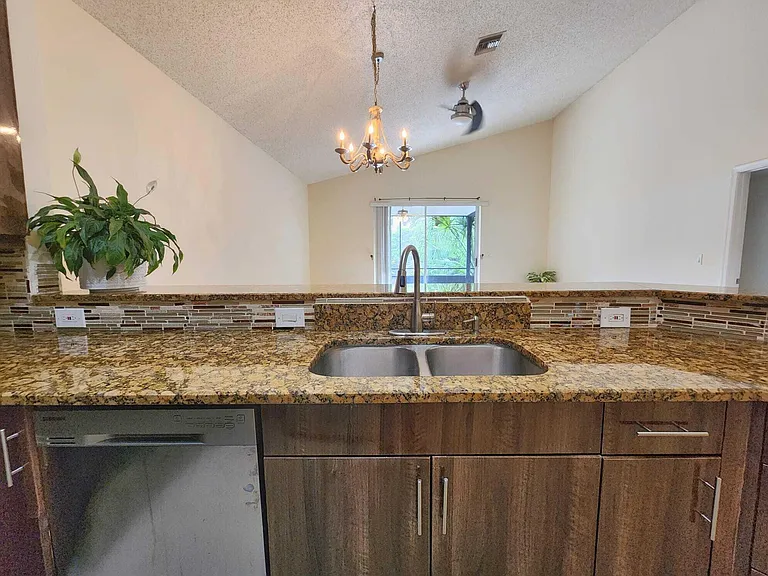 7705 Forest Green Ln — Photo 12