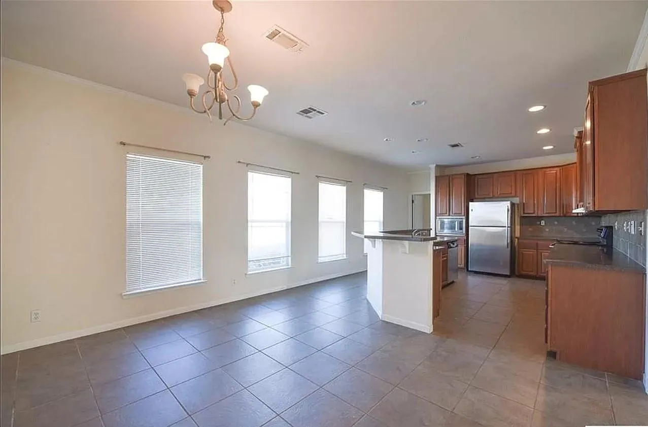 101 Nathan Ln — Photo 3