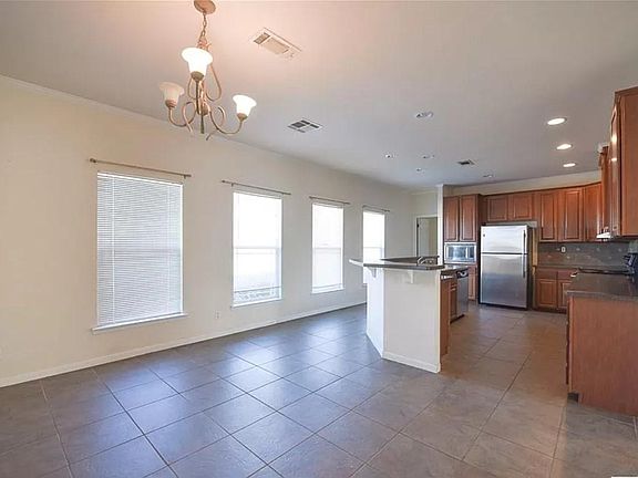 4th image of 101 Nathan Ln