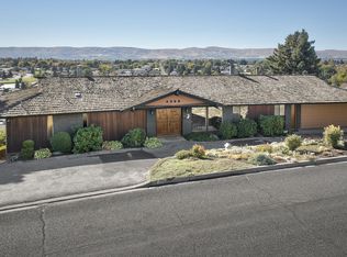 4306 Scenic Dr, Yakima, WA 98908