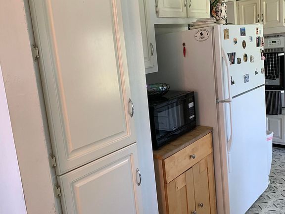 4th image of 472 Medina St