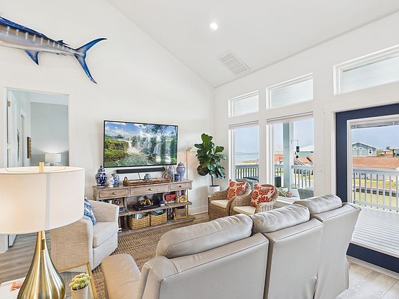 3rd image of 117 Ball St