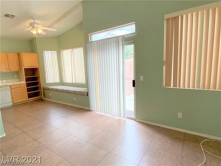 2457 Covered Wells Ave — Photo 4